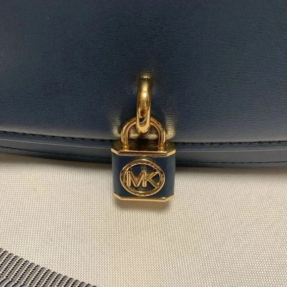 MICHAEL KORS Purse,crossbody.NWT. ⭐️Gorgeous ⭐️ - Picture 2 of 6